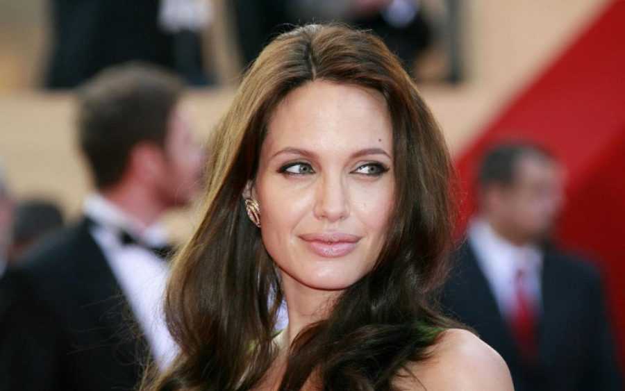 Как выглядела Анджелина Джоли в молодости
